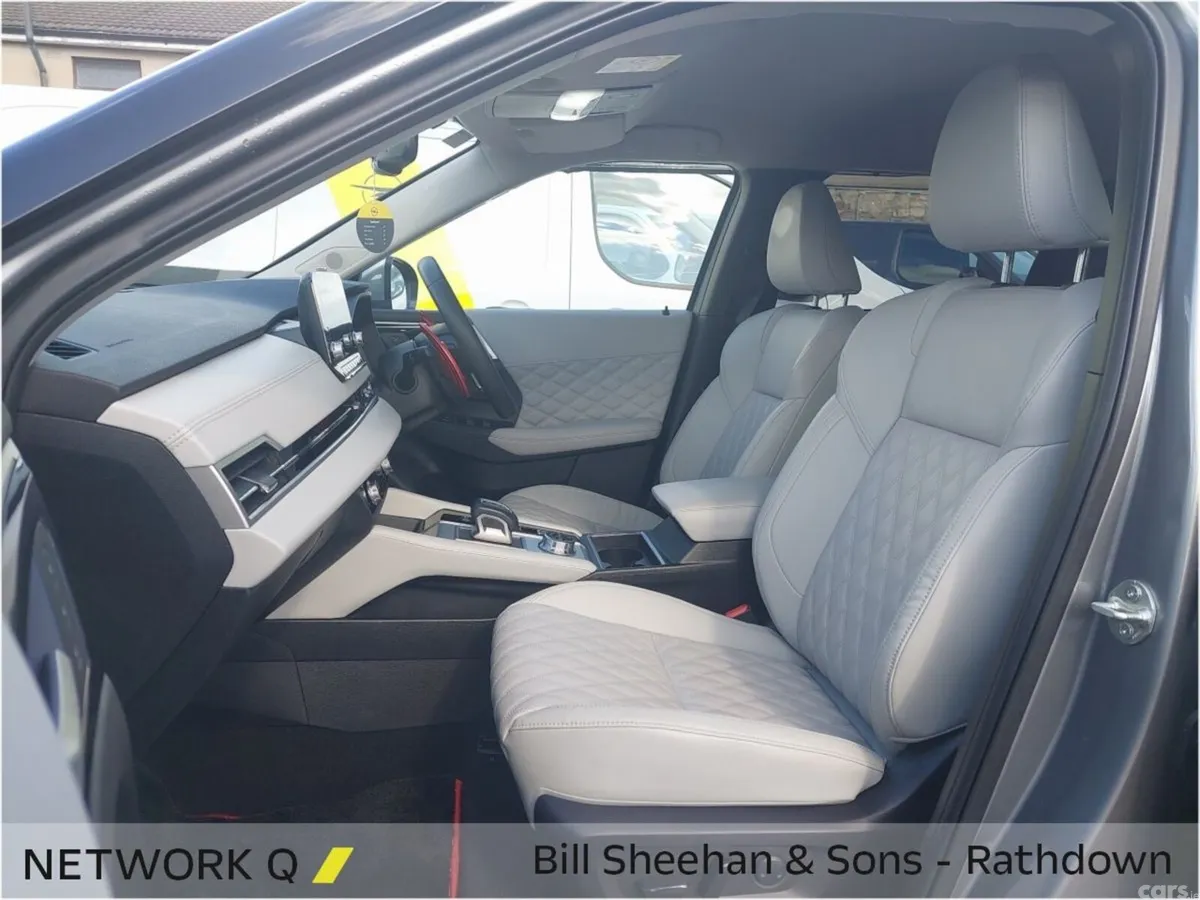 Mitsubishi Outlander SUV, Petrol Plug-in Hybrid, 2023, Silver