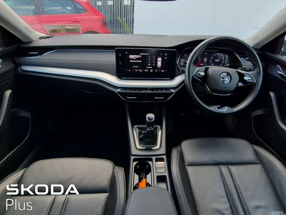 Skoda Octavia Saloon, Petrol, 2023, Grey