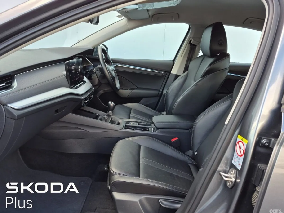 Skoda Octavia Saloon, Petrol, 2023, Grey