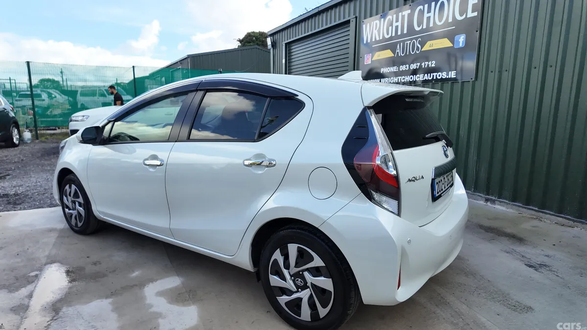 Toyota Aqua Hatchback, Petrol Hybrid, 2020, White