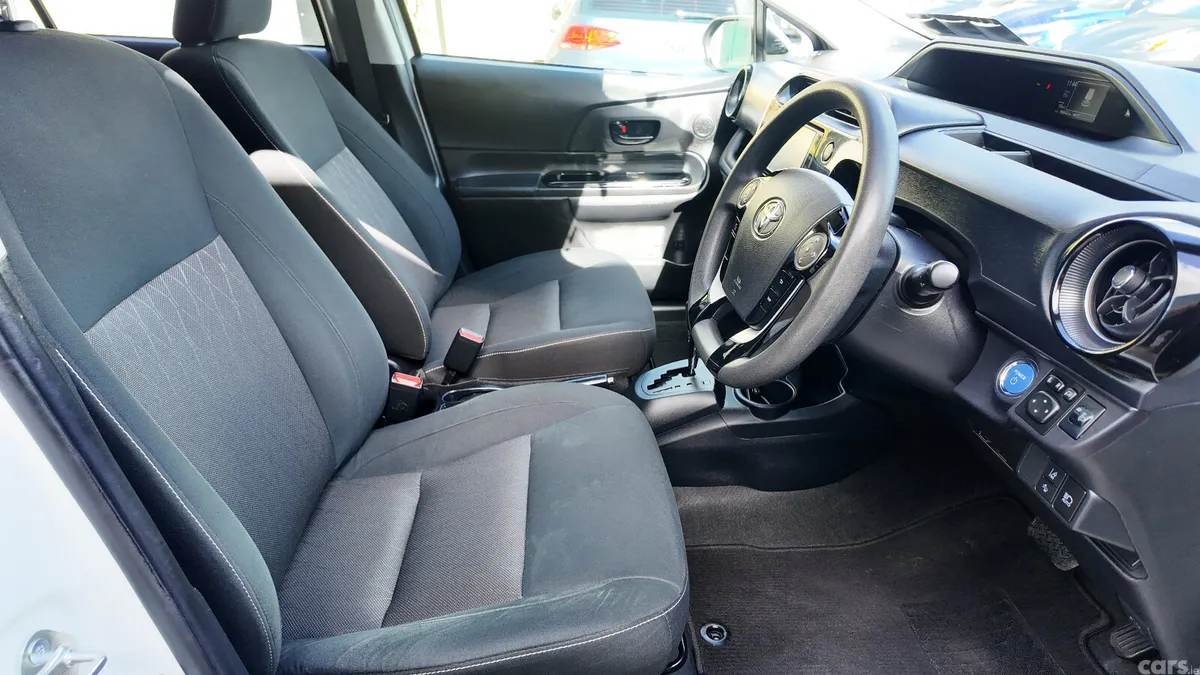 Toyota Aqua Hatchback, Petrol Hybrid, 2020, White