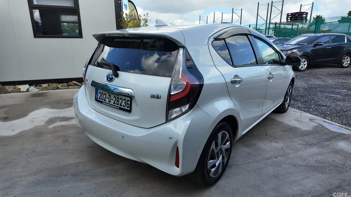 Toyota Aqua Hatchback, Petrol Hybrid, 2020, White