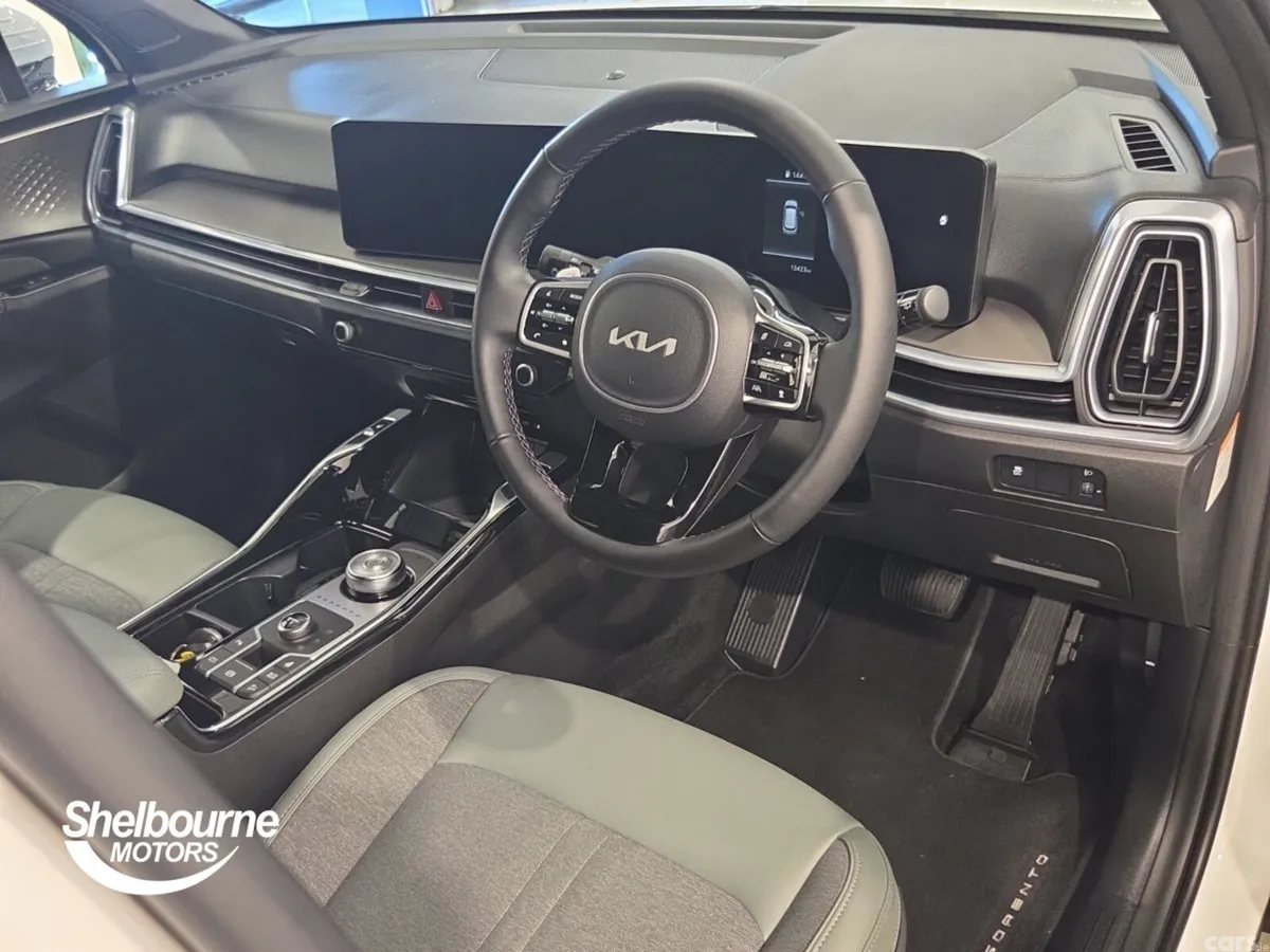 Kia Sorento SUV, Petrol Hybrid, 2025, White