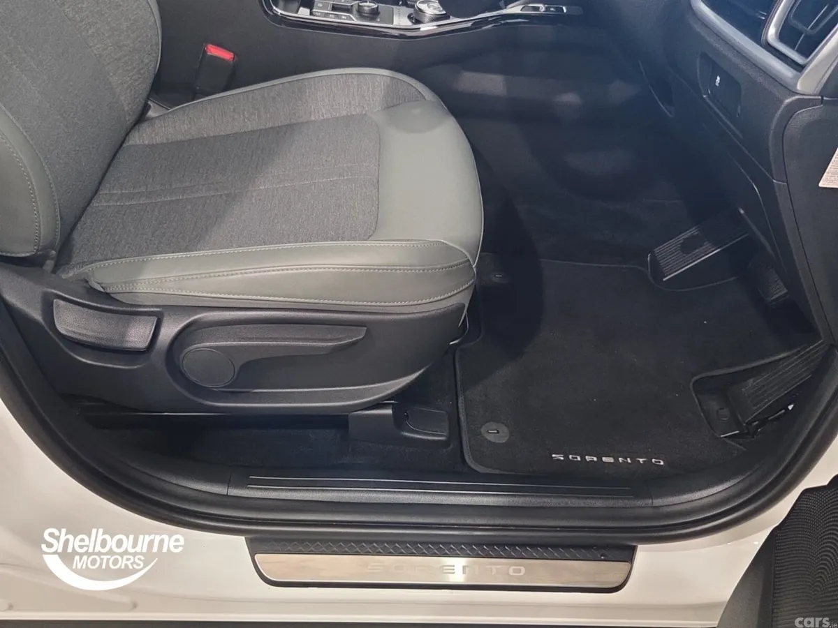 Kia Sorento SUV, Petrol Hybrid, 2025, White