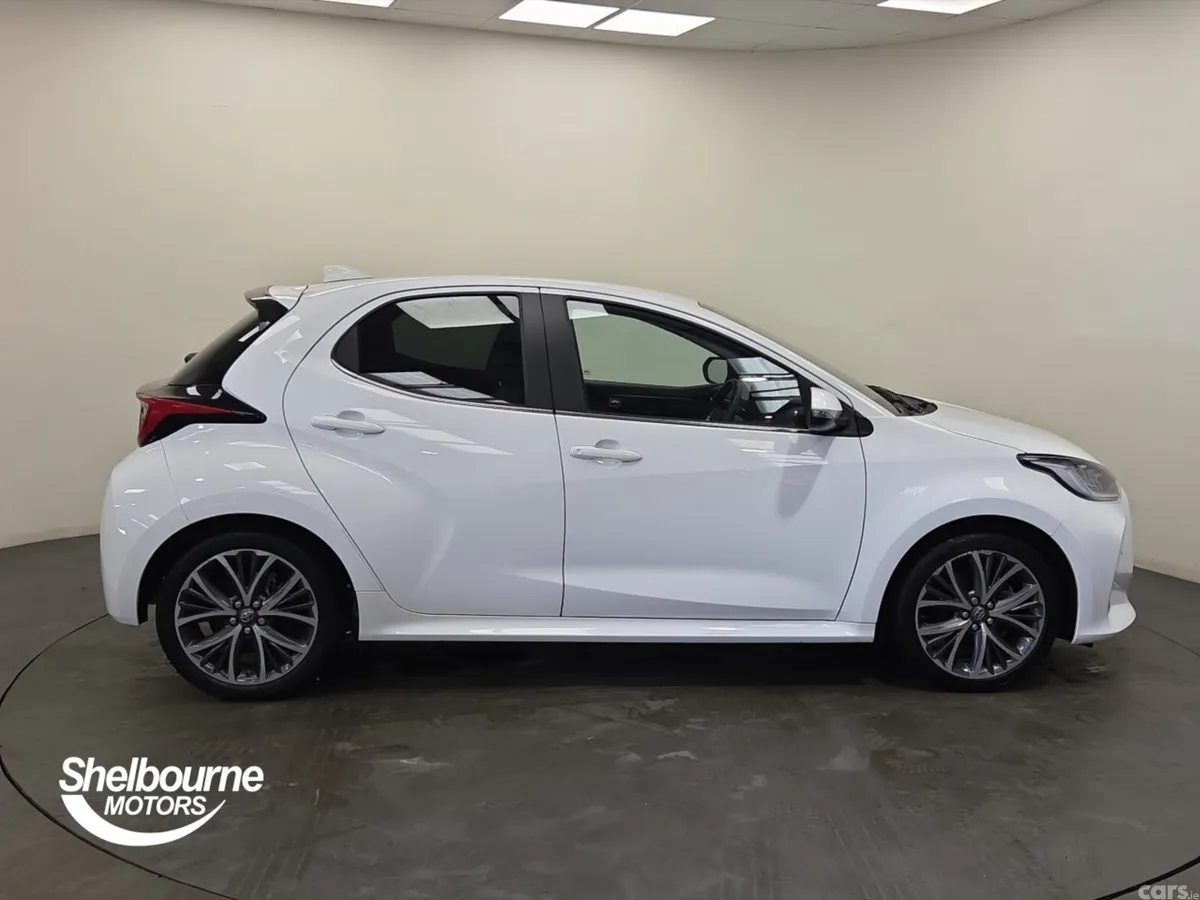 Toyota Yaris Hatchback, Petrol Hybrid, 2023, White