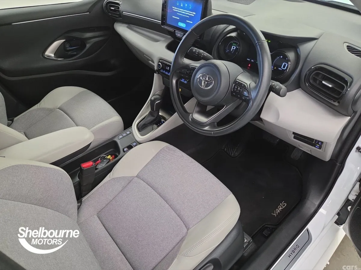 Toyota Yaris Hatchback, Petrol Hybrid, 2023, White