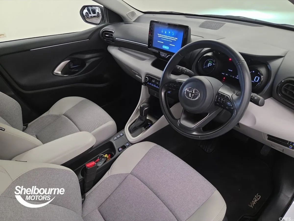 Toyota Yaris Hatchback, Petrol Hybrid, 2023, White