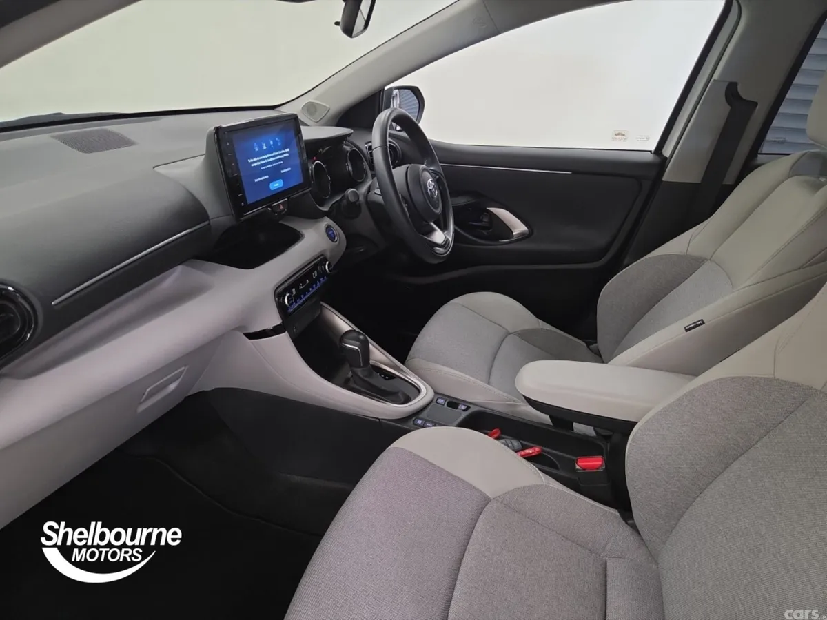 Toyota Yaris Hatchback, Petrol Hybrid, 2023, White