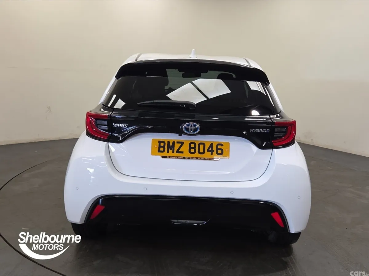 Toyota Yaris Hatchback, Petrol Hybrid, 2023, White