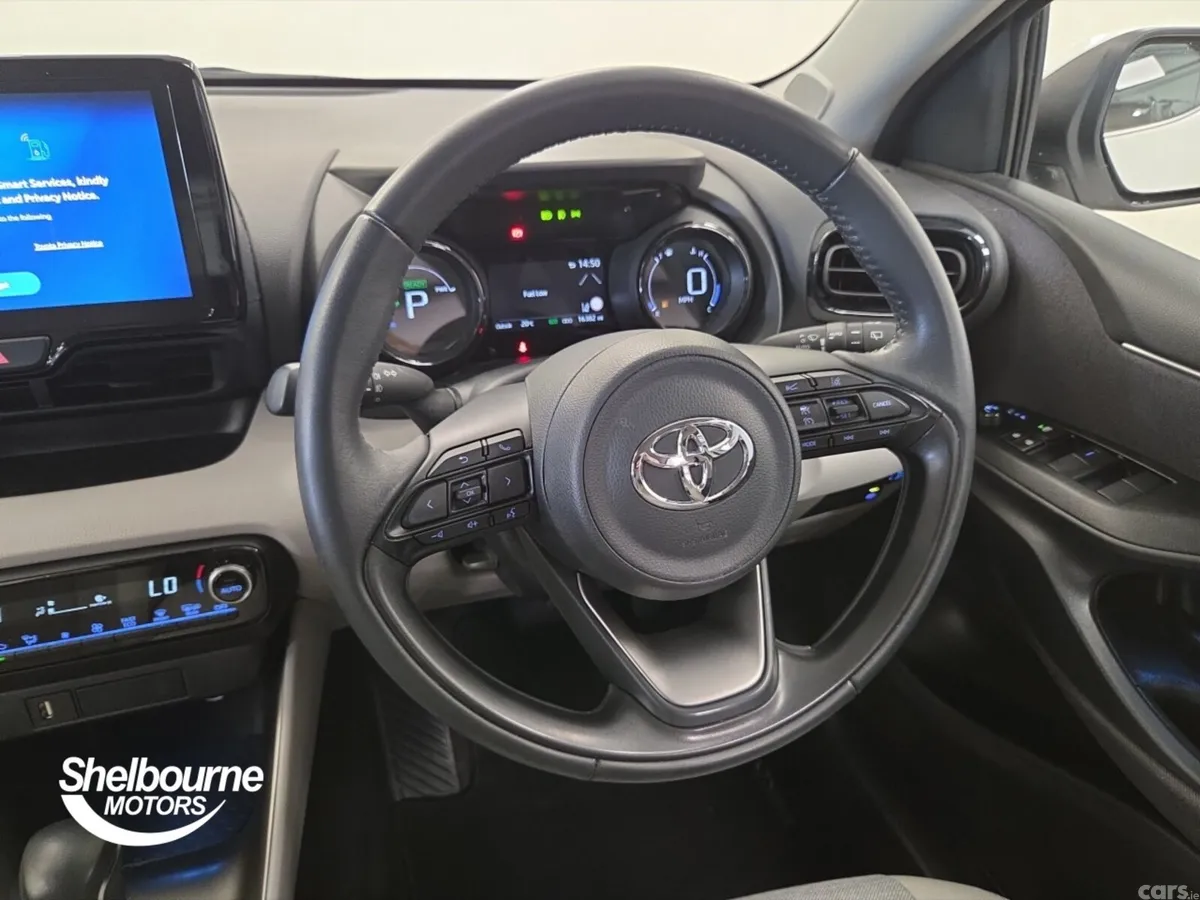 Toyota Yaris Hatchback, Petrol Hybrid, 2023, White