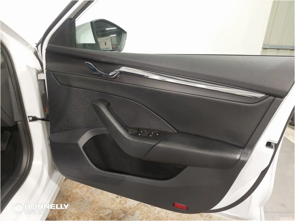 Skoda Octavia Estate, Diesel, 2023, White