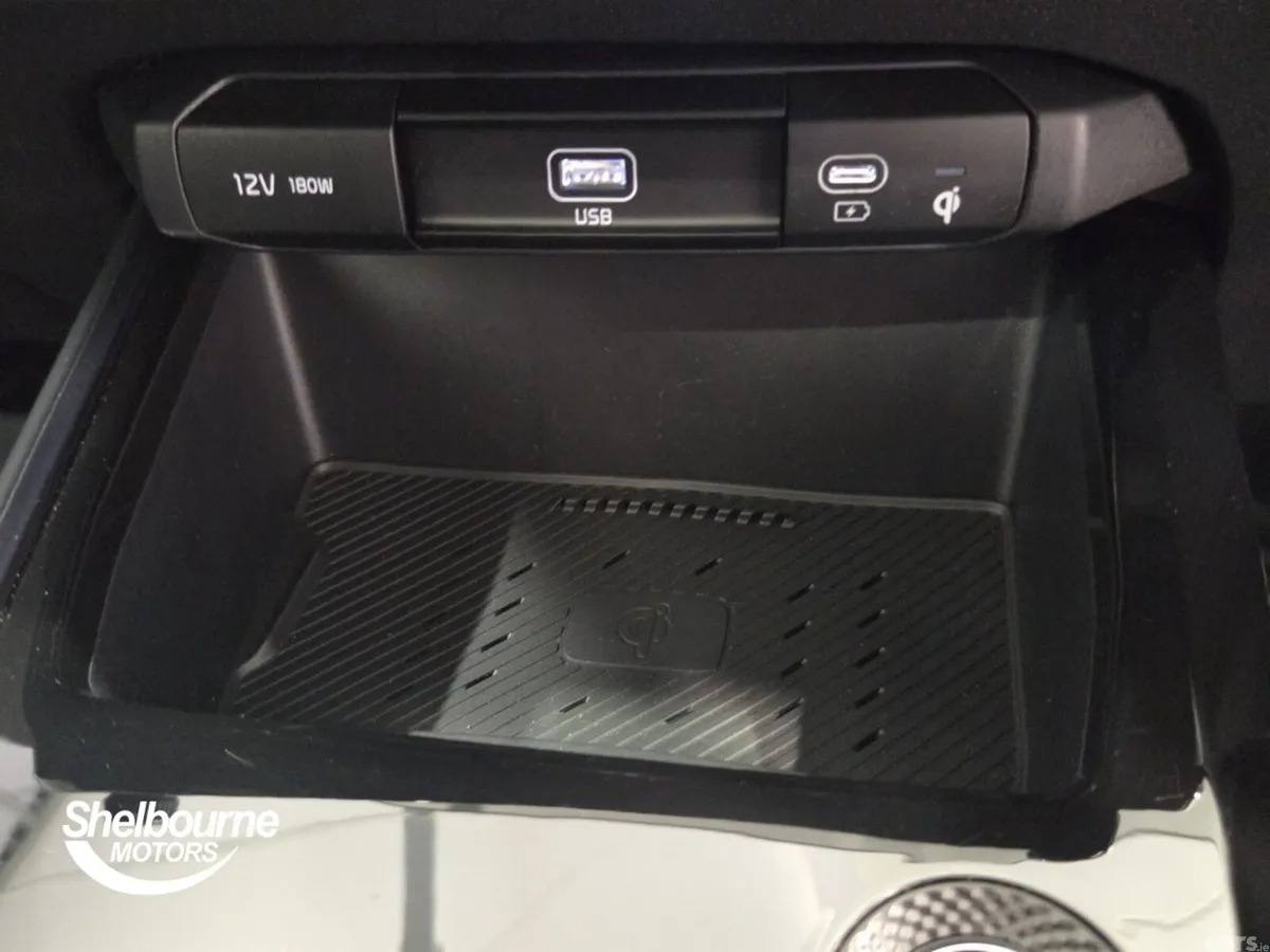 Kia Niro Estate, Petrol Hybrid, 2026, Red