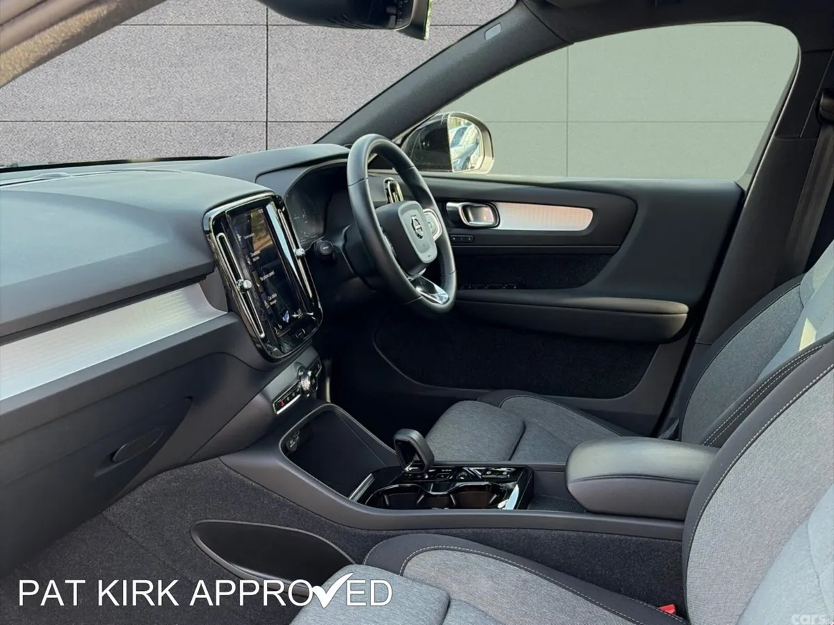 Volvo XC40 SUV, Petrol Hybrid, 2023, Black