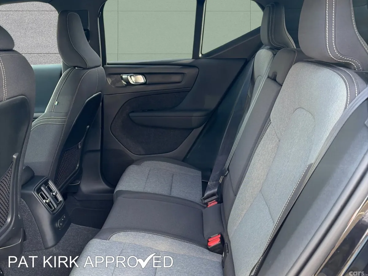 Volvo XC40 SUV, Petrol Hybrid, 2023, Black