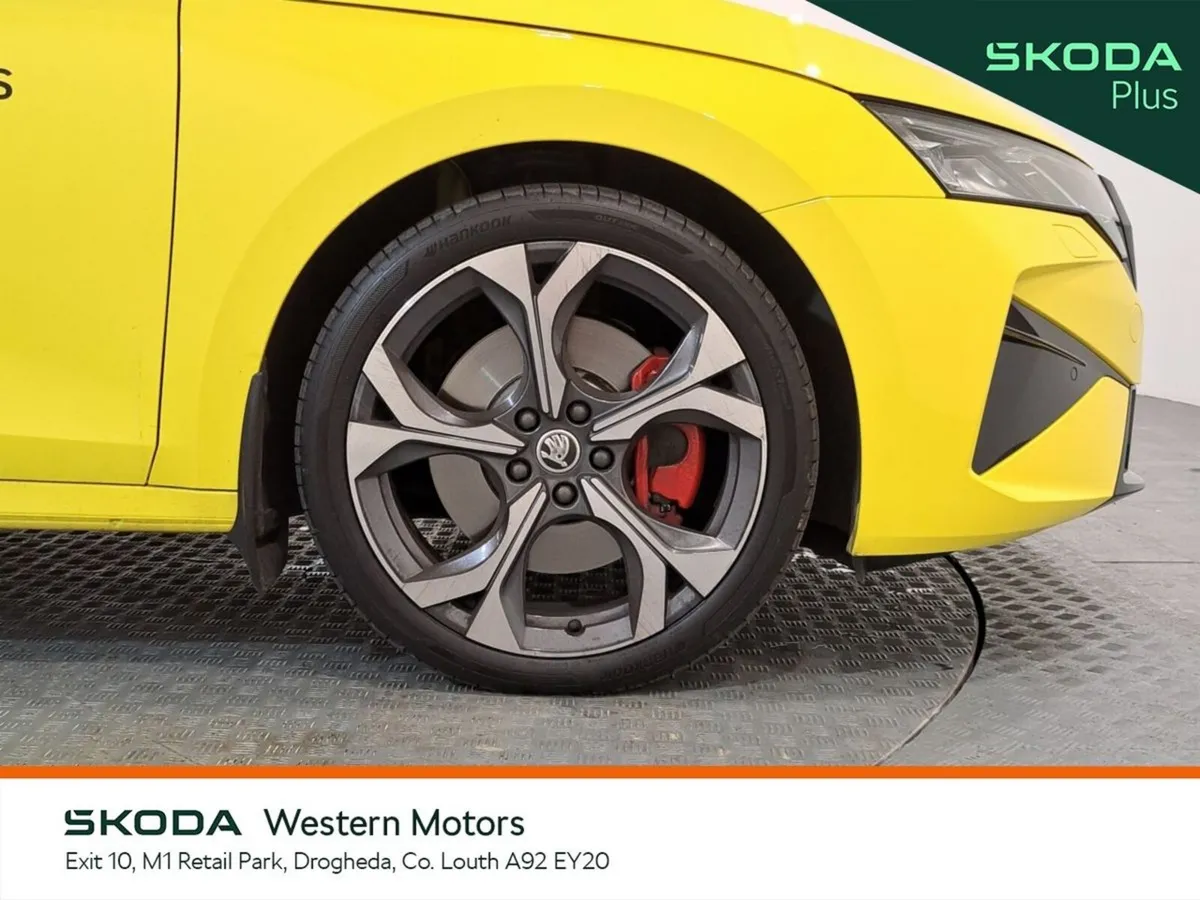 Skoda Octavia Saloon, Petrol, 2026, Yellow