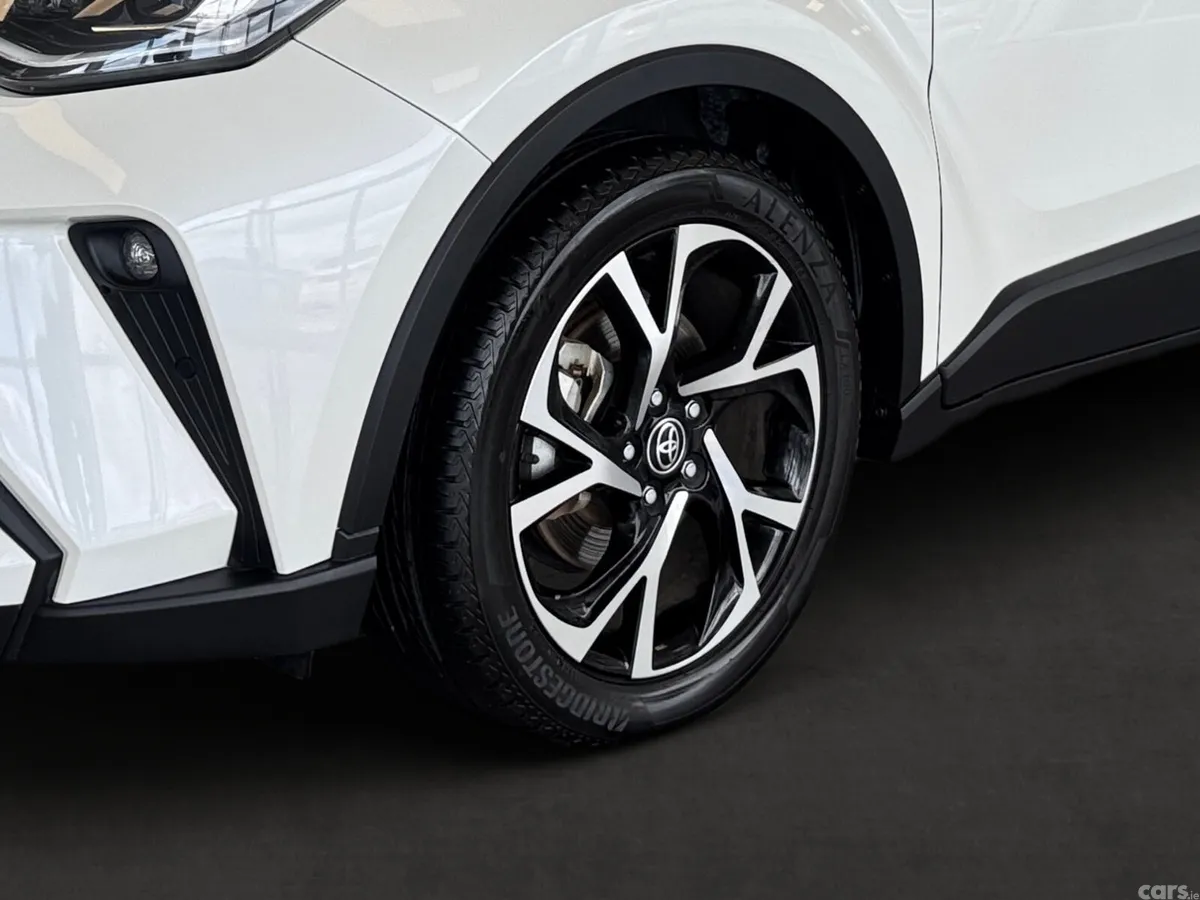 Toyota C-HR SUV, Petrol Hybrid, 2020, White