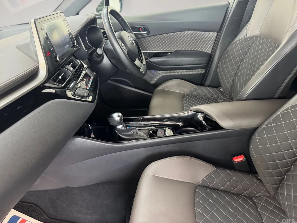 Toyota C-HR SUV, Petrol Hybrid, 2020, White
