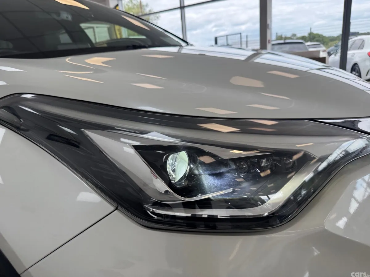Toyota C-HR SUV, Petrol Hybrid, 2020, White