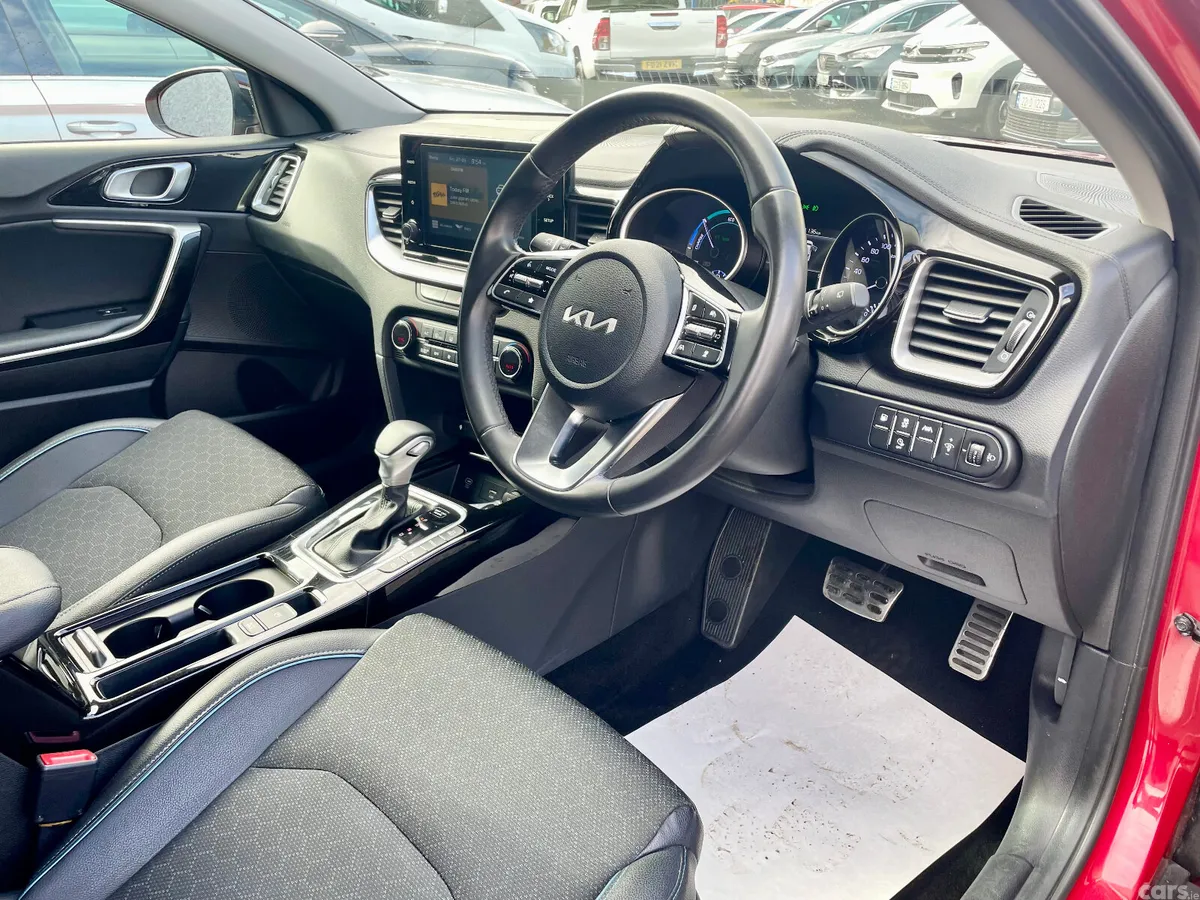 Kia XCeed Hatchback, Petrol Plug-in Hybrid, 2023, Red