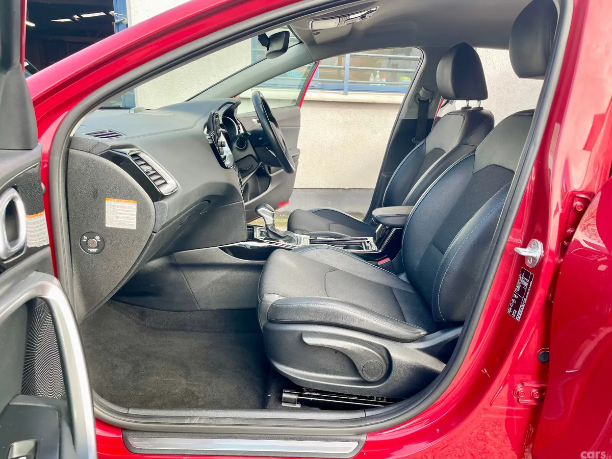 Kia XCeed Hatchback, Petrol Plug-in Hybrid, 2023, Red