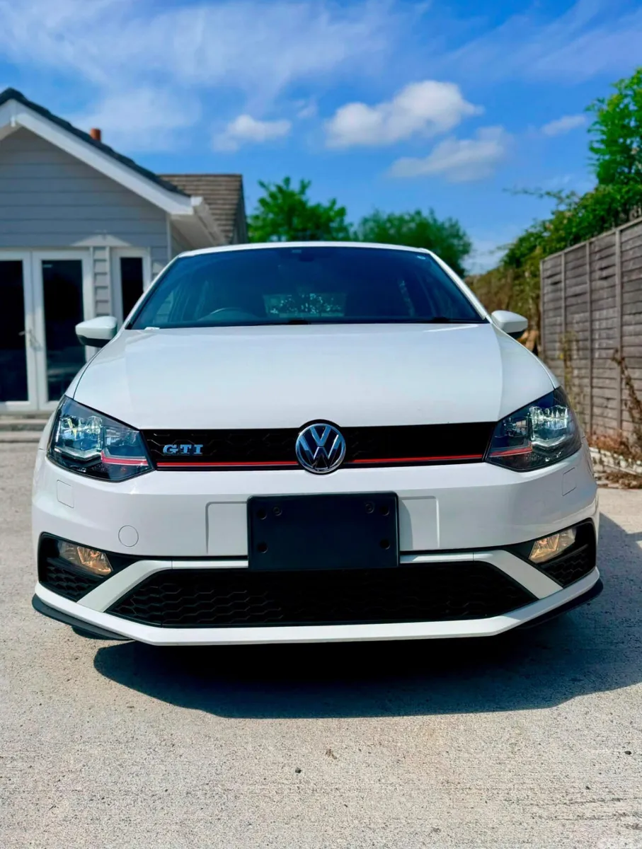 Volkswagen Polo Hatchback, Petrol, 2015, White
