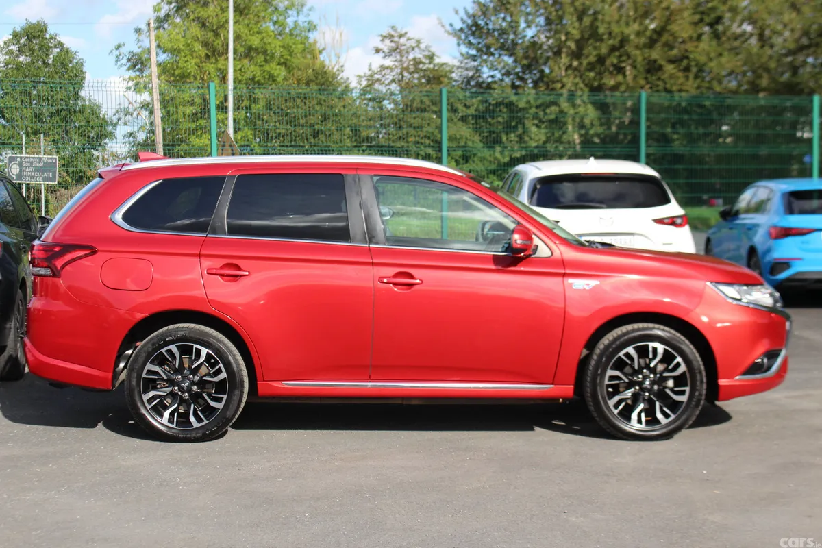 Mitsubishi Outlander SUV, Petrol Plug-in Hybrid, 2018, Red