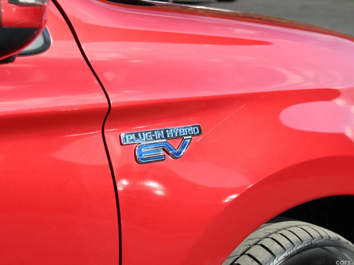 Mitsubishi Outlander SUV, Petrol Plug-in Hybrid, 2018, Red