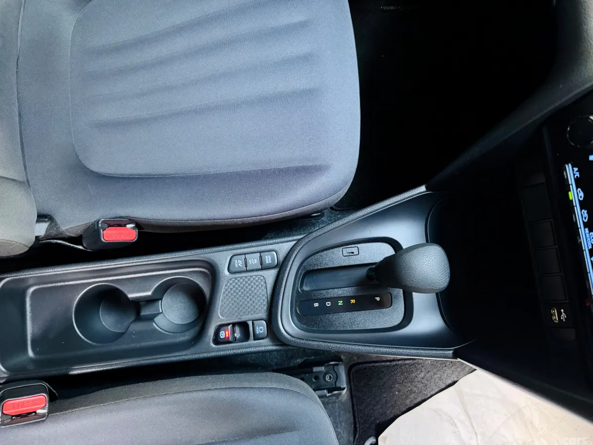 Toyota Yaris Cross Estate, Petrol Hybrid, 2022, Gold