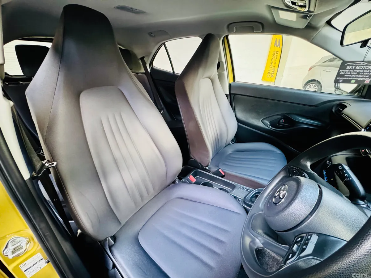 Toyota Yaris Cross Estate, Petrol Hybrid, 2022, Gold