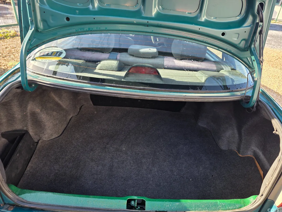Toyota Corolla Saloon, Petrol, 2001, Green