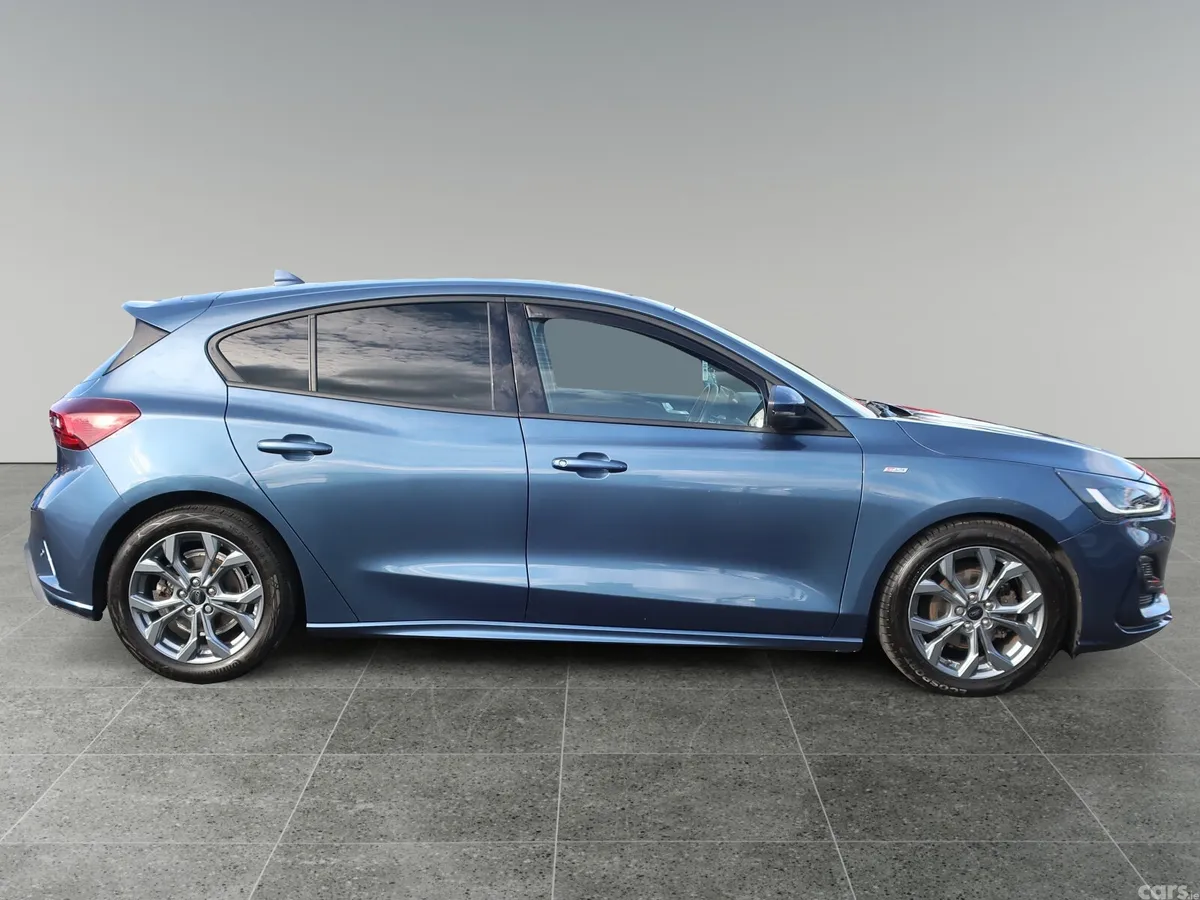 Ford Focus Hatchback, Diesel, 2023, Blue
