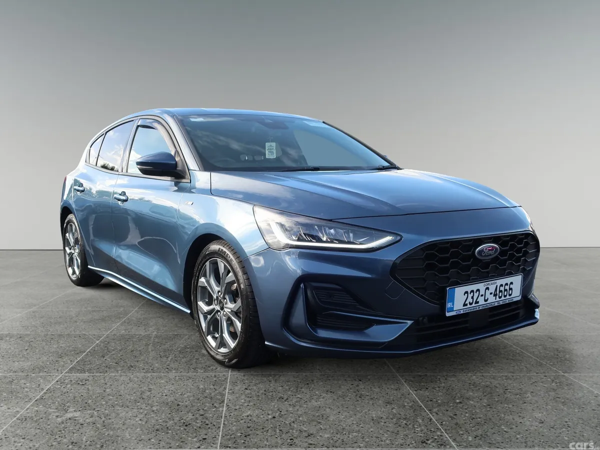 Ford Focus Hatchback, Diesel, 2023, Blue