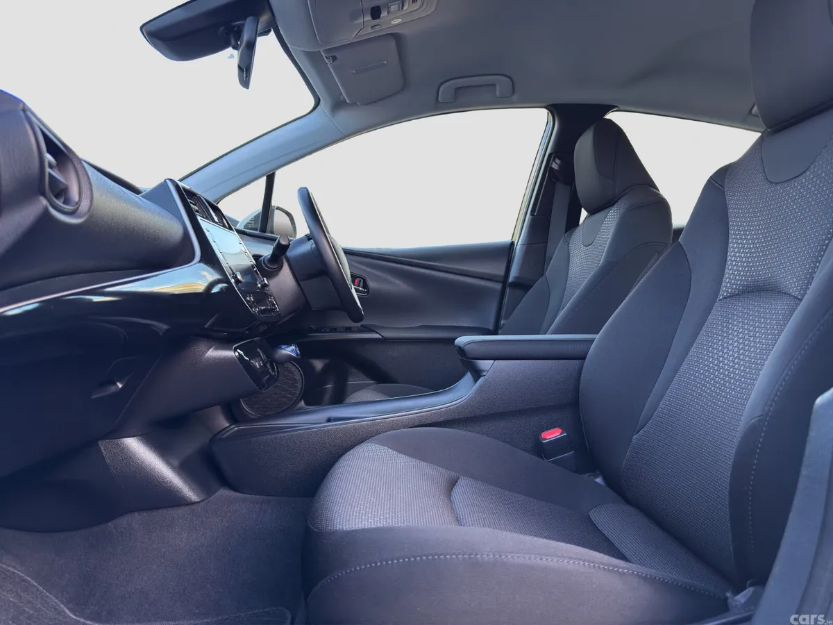 Toyota Prius Hatchback, Petrol Hybrid, 2022, White