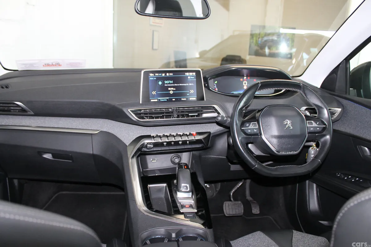Peugeot 3008 MPV, Diesel, 2019, Grey