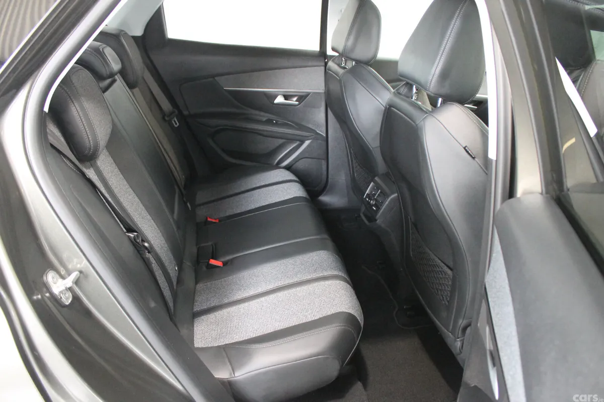 Peugeot 3008 MPV, Diesel, 2019, Grey
