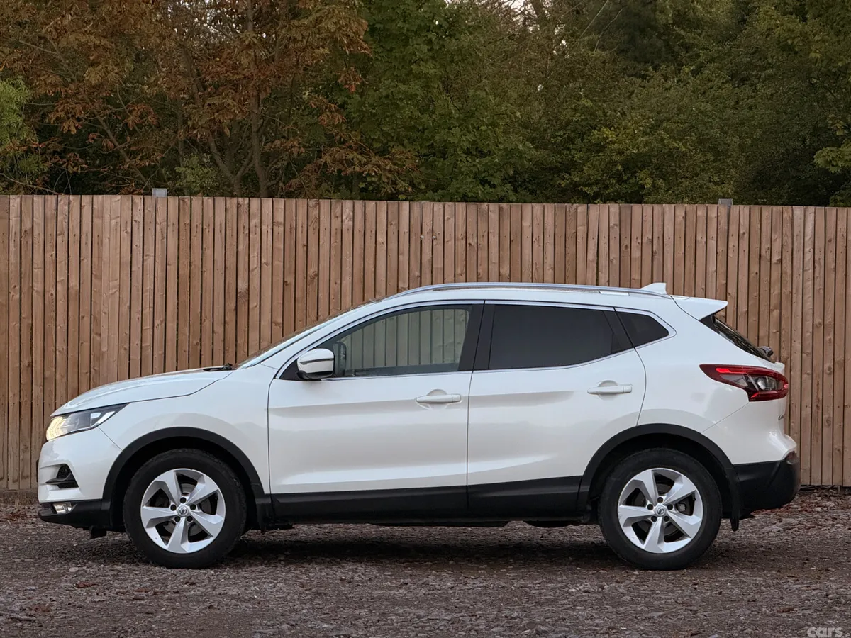 Nissan Qashqai MPV, Petrol, 2018, White