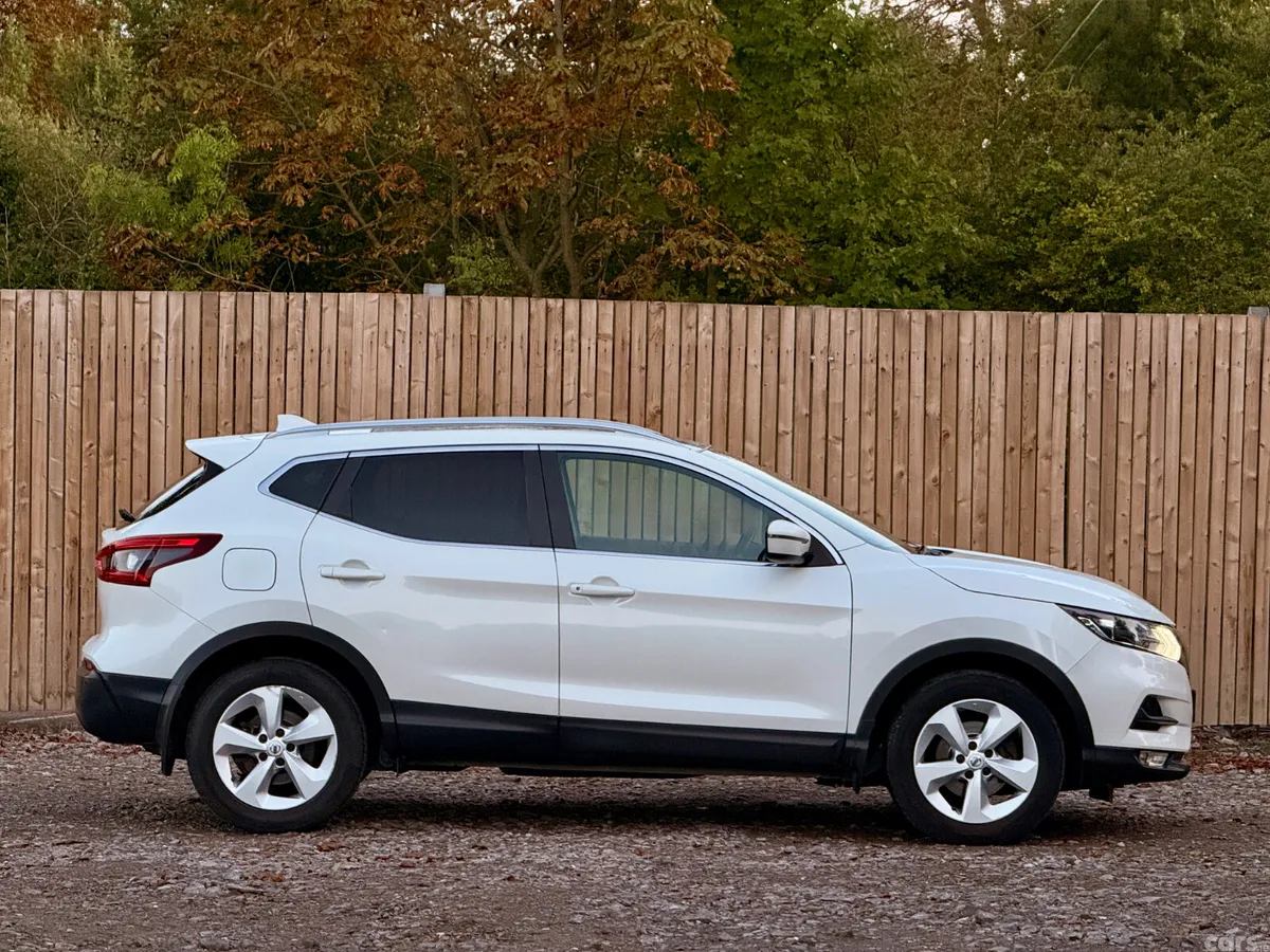 Nissan Qashqai MPV, Petrol, 2018, White