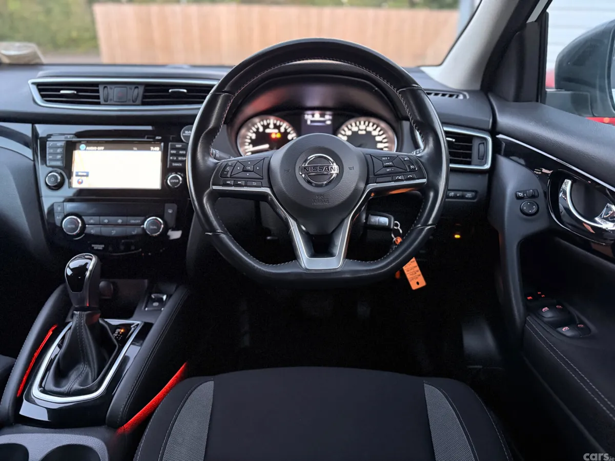 Nissan Qashqai MPV, Petrol, 2018, White