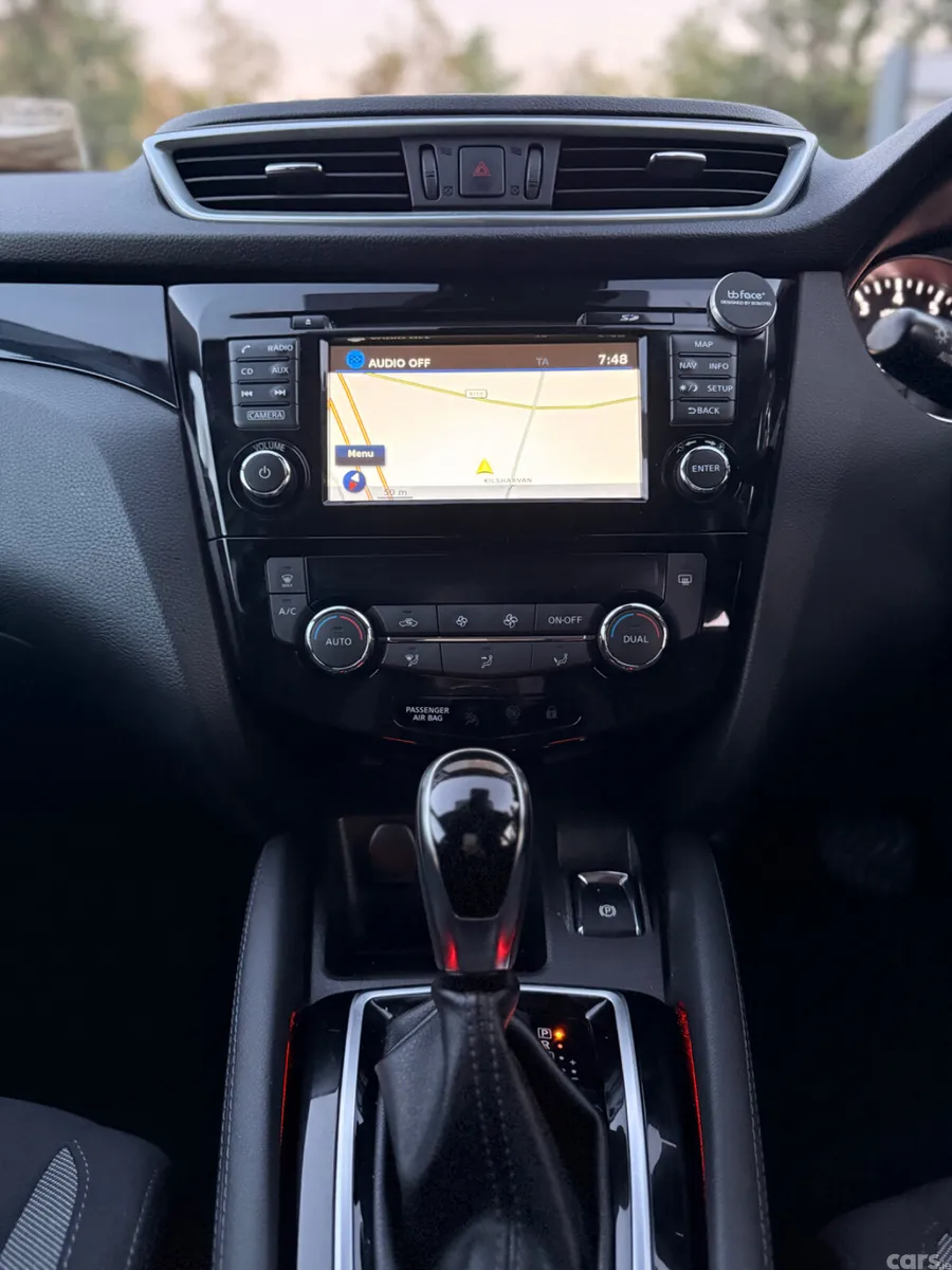 Nissan Qashqai MPV, Petrol, 2018, White