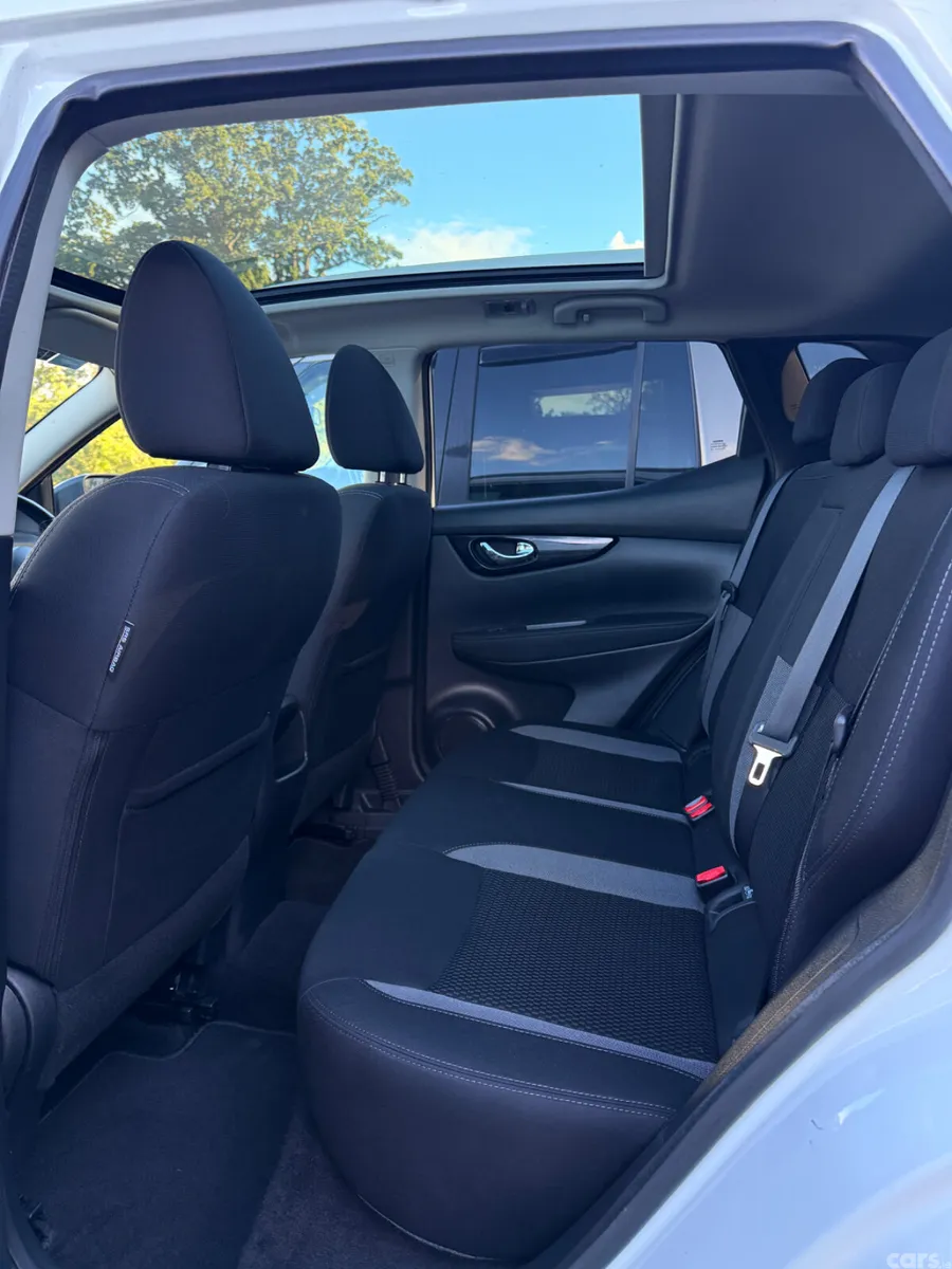 Nissan Qashqai MPV, Petrol, 2018, White