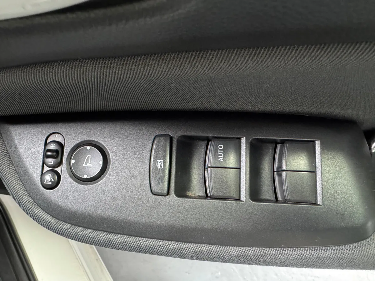 Honda Fit Hatchback, Petrol Hybrid, 2021, White