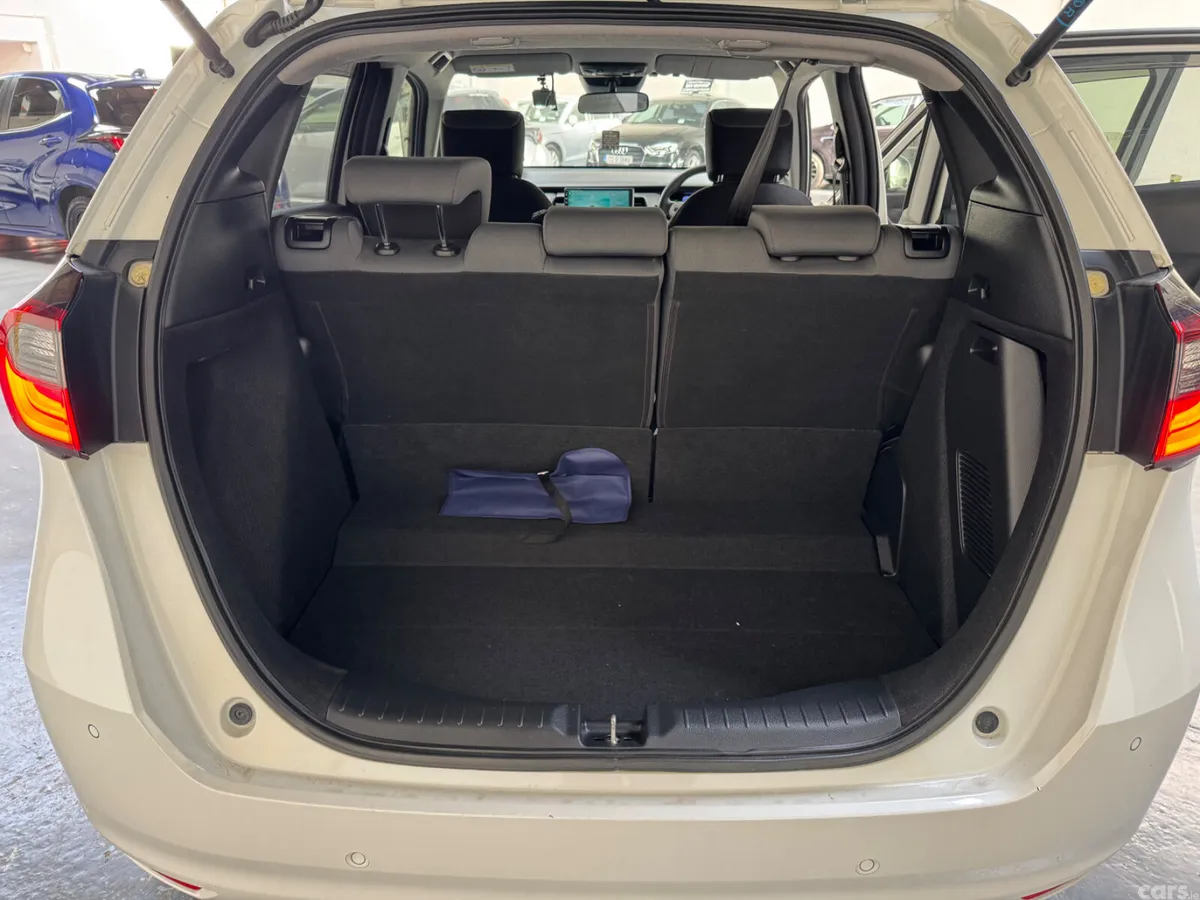 Honda Fit Hatchback, Petrol Hybrid, 2021, White