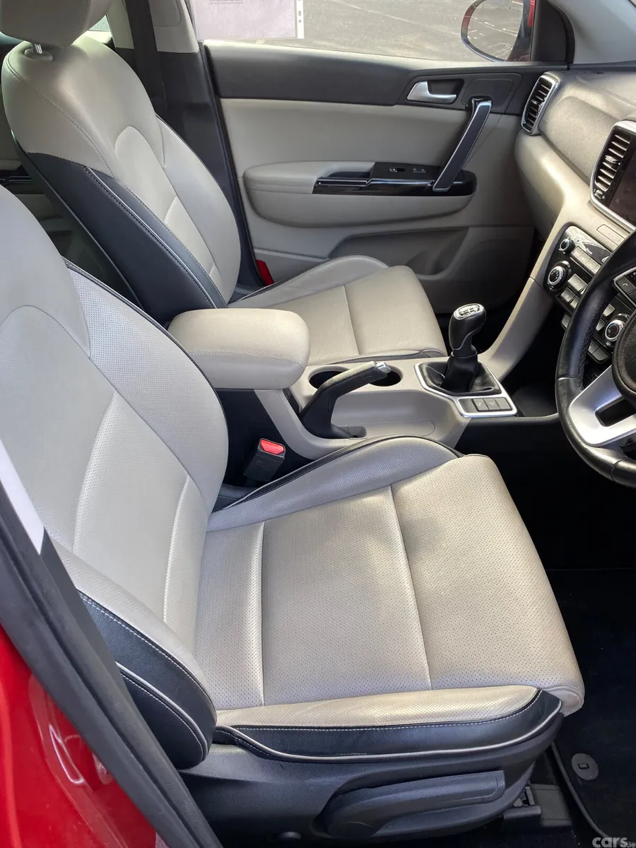 Kia Sportage SUV, Diesel Hybrid, 2021, Red