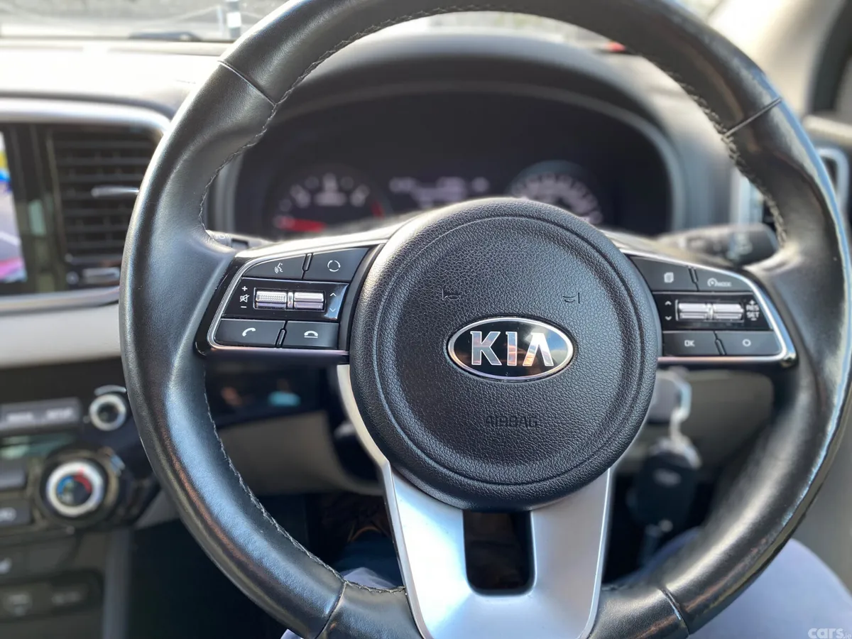 Kia Sportage SUV, Diesel Hybrid, 2021, Red