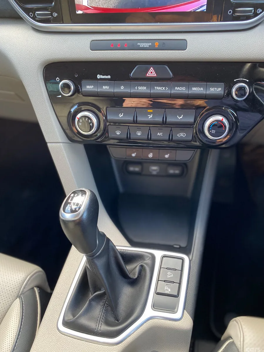 Kia Sportage SUV, Diesel Hybrid, 2021, Red