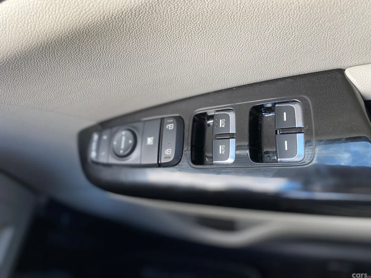Kia Sportage SUV, Diesel Hybrid, 2021, Red