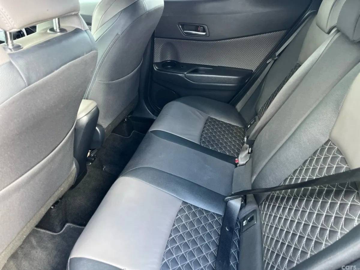 Toyota C-HR SUV, Petrol Hybrid, 2023, Grey