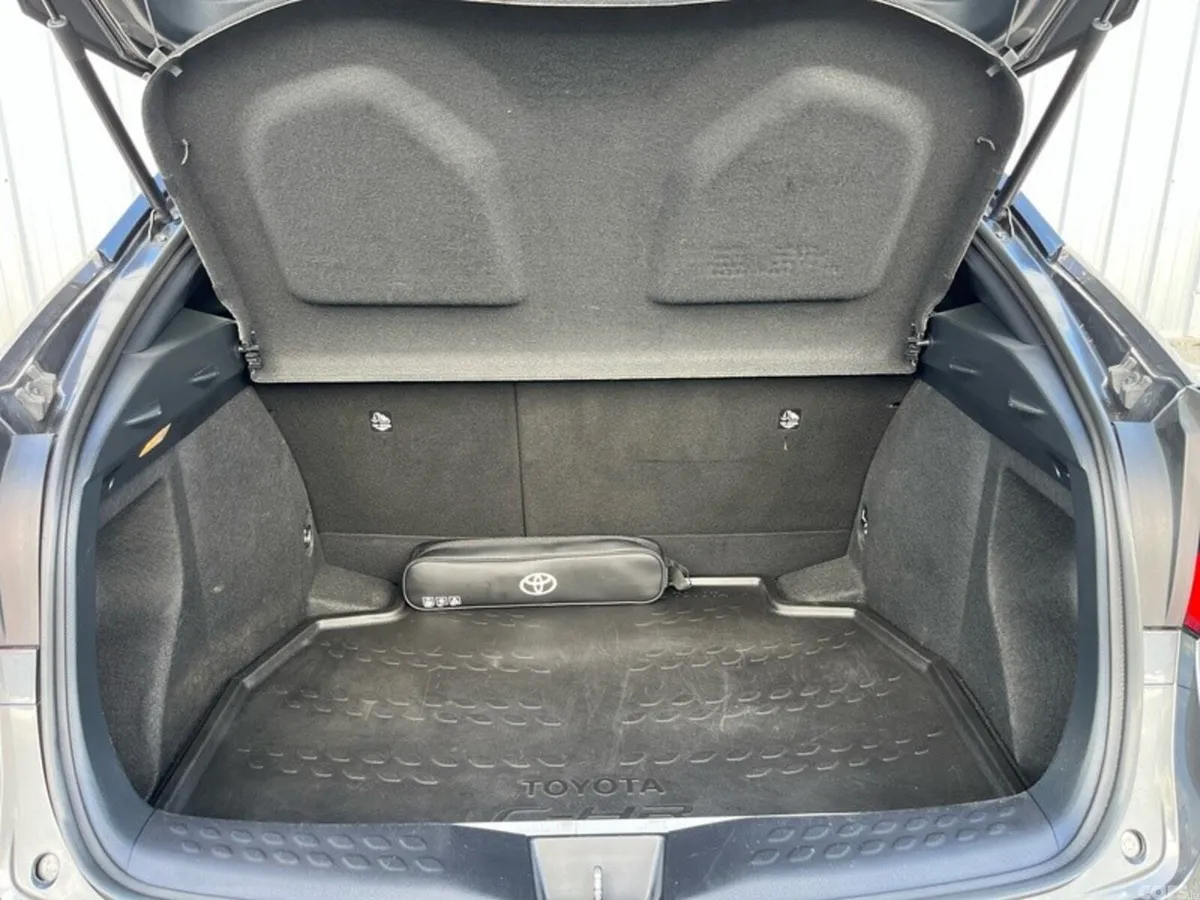 Toyota C-HR SUV, Petrol Hybrid, 2023, Grey