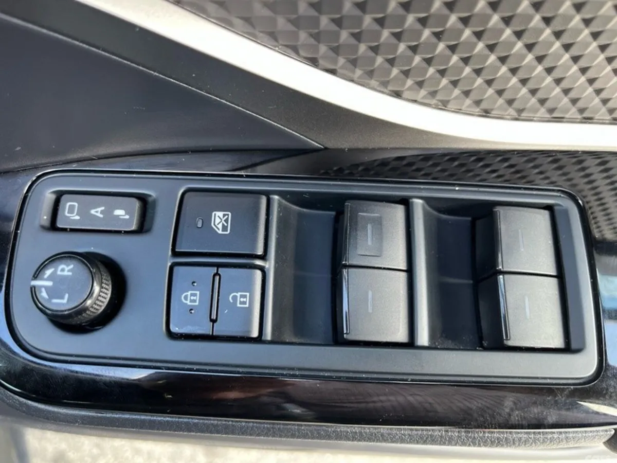 Toyota C-HR SUV, Petrol Hybrid, 2023, Grey