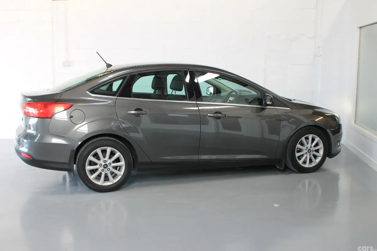 Ford Focus Saloon, Diesel, 2018, Grey